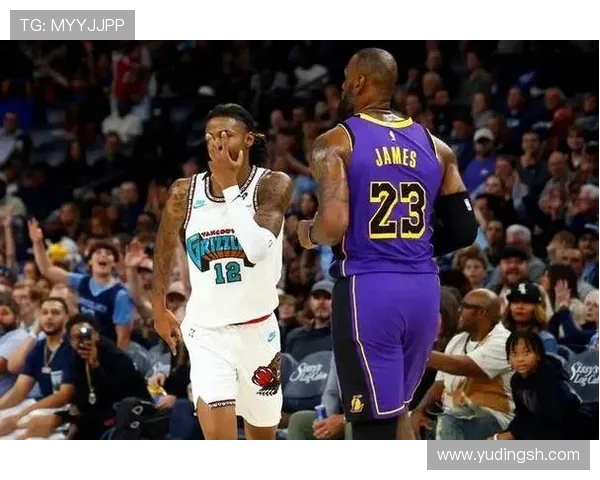 湖人官推发布登机照全队整装待发即将开启明尼苏达孟菲斯客场之旅